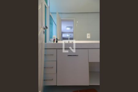Apartamento à venda com 430m², 4 quartos e 3 vagas Apartamento à venda com 430m², 4 quartos e 3 vagasBanheiro da suíte 2