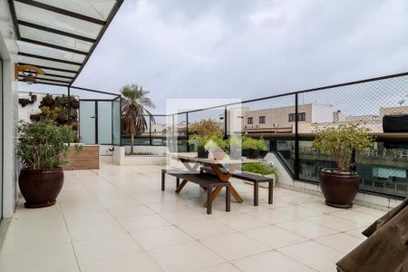 Apartamento à venda com 430m², 4 quartos e 3 vagas Apartamento à venda com 430m², 4 quartos e 3 vagasTerraço