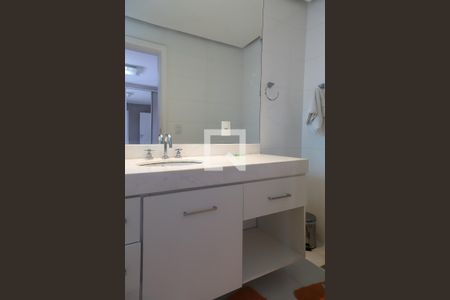Apartamento à venda com 430m², 4 quartos e 3 vagas Apartamento à venda com 430m², 4 quartos e 3 vagasBanheiro da suíte 2