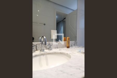 Apartamento à venda com 430m², 4 quartos e 3 vagas Apartamento à venda com 430m², 4 quartos e 3 vagasBanheiro da suíte 3