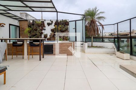 Apartamento à venda com 430m², 4 quartos e 3 vagas Apartamento à venda com 430m², 4 quartos e 3 vagasTerraço