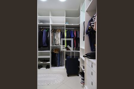 Apartamento à venda com 430m², 4 quartos e 3 vagas Apartamento à venda com 430m², 4 quartos e 3 vagasCloset da suíte 4