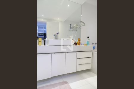 Apartamento à venda com 430m², 4 quartos e 3 vagas Apartamento à venda com 430m², 4 quartos e 3 vagasBanheiro da suíte 4