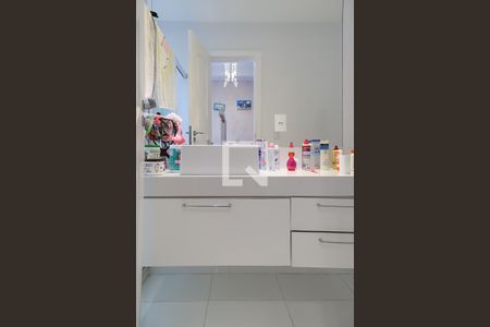 Apartamento à venda com 430m², 4 quartos e 3 vagas Apartamento à venda com 430m², 4 quartos e 3 vagasBanheiro da suíte 1