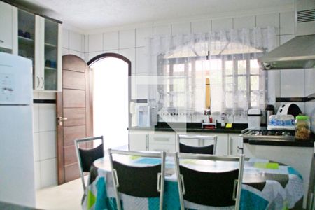 Casa à venda com 180m², 3 quartos e 2 vagasCozinha