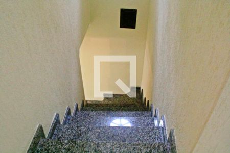 Casa à venda com 180m², 3 quartos e 2 vagasEscada