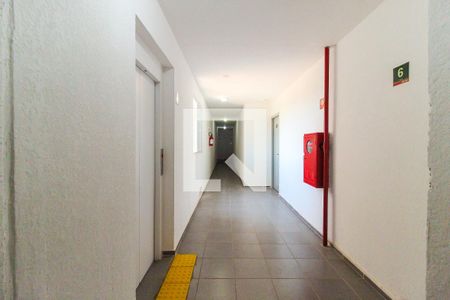 Apartamento à venda com 45m², 2 quartos e sem vaga Apartamento à venda com 45m², 2 quartos e sem vagaHall