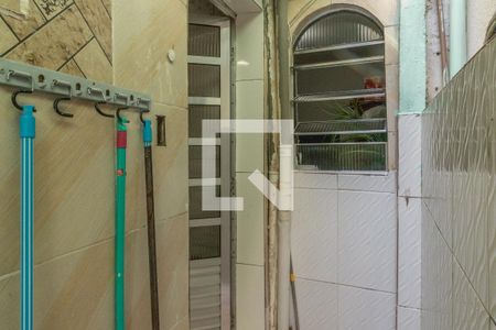 Casa à venda com 210m², 3 quartos e 2 vagasCorredor externo