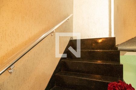 Escada de casa à venda com 3 quartos, 210m² em Vila Londrina, São Paulo
