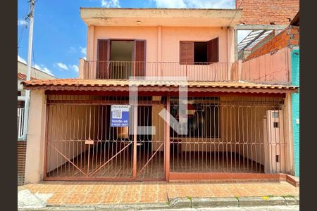 Casa à venda com 294m², 4 quartos e 5 vagas Casa à venda com 294m², 4 quartos e 5 vagasFachada