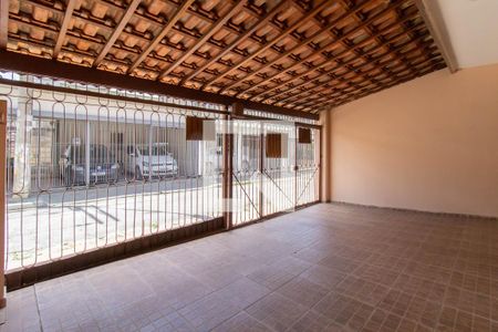 Casa à venda com 294m², 4 quartos e 5 vagas Casa à venda com 294m², 4 quartos e 5 vagasGaragem