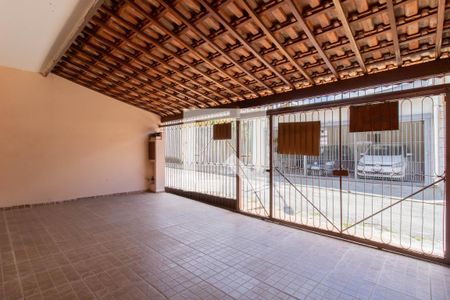Casa à venda com 294m², 4 quartos e 5 vagas Casa à venda com 294m², 4 quartos e 5 vagasGaragem