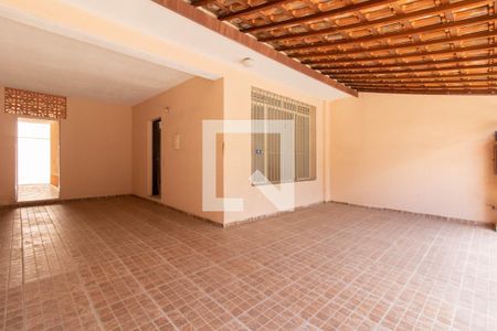 Casa à venda com 294m², 4 quartos e 5 vagas Casa à venda com 294m², 4 quartos e 5 vagasGaragem