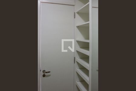 Apartamento à venda com 250m², 3 quartos e 4 vagas Apartamento à venda com 250m², 3 quartos e 4 vagasCloset da Suíte 1