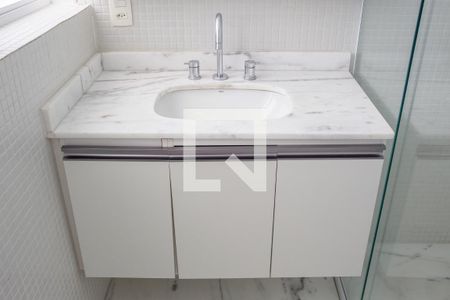 Apartamento à venda com 250m², 3 quartos e 4 vagas Apartamento à venda com 250m², 3 quartos e 4 vagasBanheiro da Suíte 1