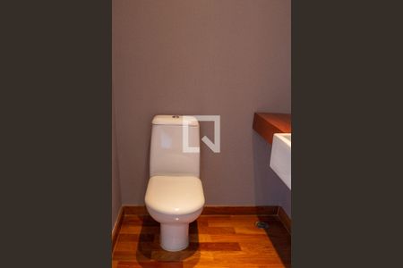 Apartamento à venda com 250m², 3 quartos e 4 vagas Apartamento à venda com 250m², 3 quartos e 4 vagasLavabo