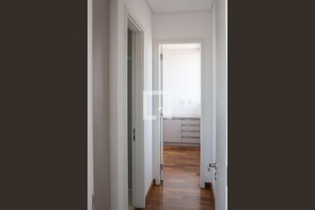 Apartamento à venda com 250m², 3 quartos e 4 vagas Apartamento à venda com 250m², 3 quartos e 4 vagasQuarto de Serviço