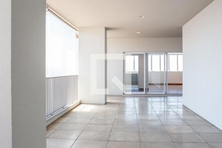 Apartamento à venda com 250m², 3 quartos e 4 vagas Apartamento à venda com 250m², 3 quartos e 4 vagasSacada