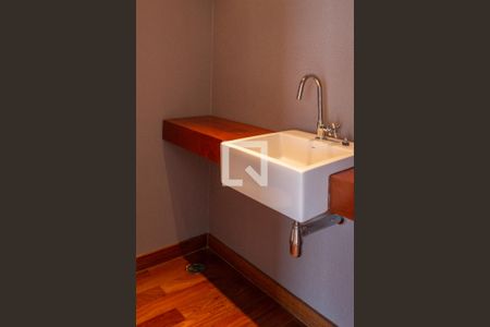 Apartamento à venda com 250m², 3 quartos e 4 vagas Apartamento à venda com 250m², 3 quartos e 4 vagasLavabo