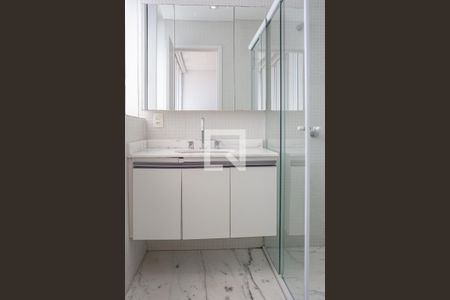 Apartamento à venda com 250m², 3 quartos e 4 vagas Apartamento à venda com 250m², 3 quartos e 4 vagasBanheiro da Suíte 1