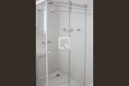 Apartamento à venda com 250m², 3 quartos e 4 vagas Apartamento à venda com 250m², 3 quartos e 4 vagasBanheiro da Suíte 1