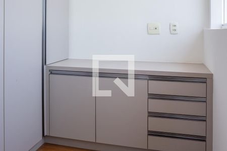Apartamento à venda com 250m², 3 quartos e 4 vagas Apartamento à venda com 250m², 3 quartos e 4 vagasQuarto de Serviço