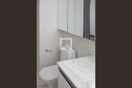 Apartamento à venda com 250m², 3 quartos e 4 vagas Apartamento à venda com 250m², 3 quartos e 4 vagasBanheiro da Suíte 3