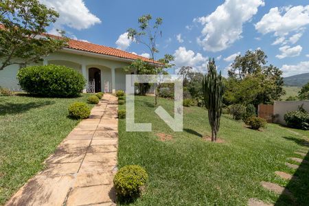 Casa à venda com 800m², 5 quartos e 7 vagasÁrea externa frente