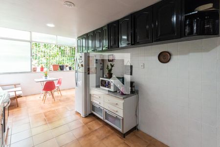 Apartamento à venda com 120m², 3 quartos e sem vagaCozinha e Área de Serviço