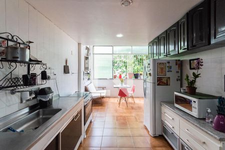 Apartamento à venda com 120m², 3 quartos e sem vagaCozinha e Área de Serviço