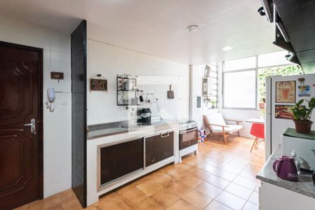 Apartamento à venda com 120m², 3 quartos e sem vagaCozinha e Área de Serviço