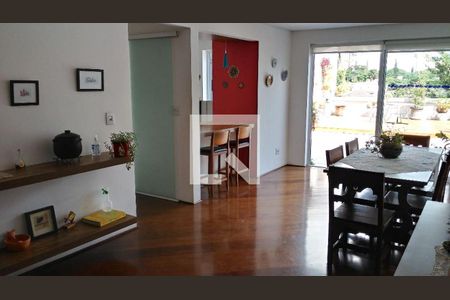 Casa à venda com 3 quartos, 222m² em Butantã, São Paulo