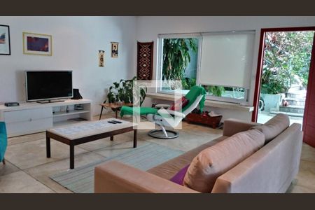 Casa à venda com 3 quartos, 222m² em Butantã, São Paulo