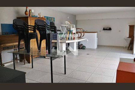 Casa à venda com 3 quartos, 222m² em Butantã, São Paulo