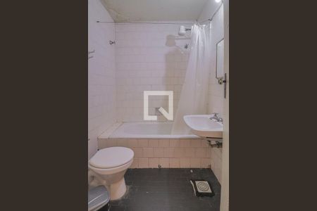 Banheiro  de kitnet/studio para alugar com 1 quarto, 30m² em Santo Agostinho, Belo Horizonte