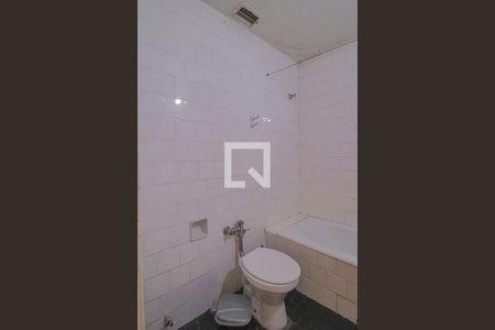 Banheiro de kitnet/studio à venda com 1 quarto, 30m² em Santo Agostinho, Belo Horizonte