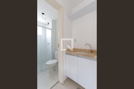 Banheiro de apartamento para alugar com 1 quarto, 30m² em Vila Mazzei, São Paulo