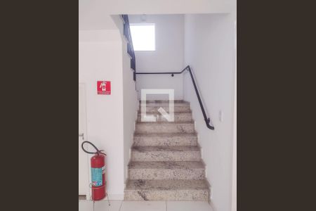 Escada Entrada de apartamento para alugar com 1 quarto, 30m² em Vila Mazzei, São Paulo