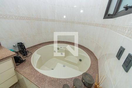 Banheiro da Suíte 1 de casa de condomínio à venda com 4 quartos, 450m² em Residencial Vila Verde, Campinas