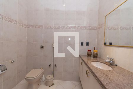 Casa de condomínio à venda com 450m², 4 quartos e 4 vagasBanheiro da Suíte 2