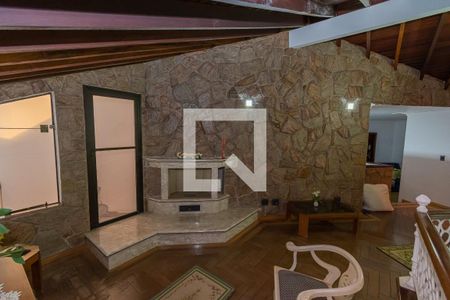 Casa de condomínio à venda com 450m², 4 quartos e 4 vagasLareira