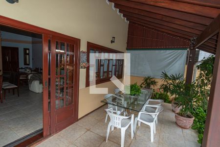 Casa de condomínio à venda com 450m², 4 quartos e 4 vagasVaranda