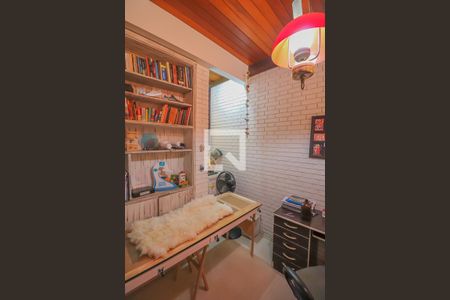 Casa à venda com 380m², 3 quartos e 2 vagasEscritório