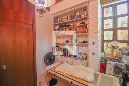 Casa à venda com 380m², 3 quartos e 2 vagasEscritório