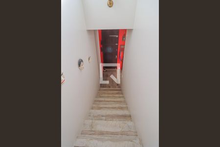 Casa à venda com 380m², 3 quartos e 2 vagasEscada Escritorio