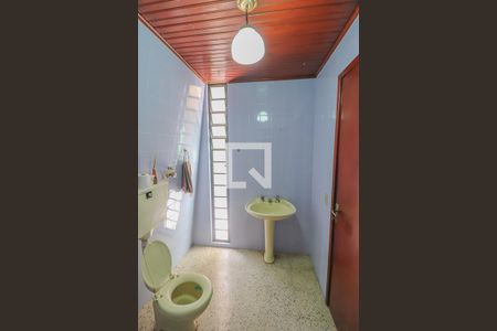 Casa à venda com 380m², 3 quartos e 2 vagasBanheiro