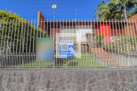 Casa à venda com 380m², 3 quartos e 2 vagasFachada