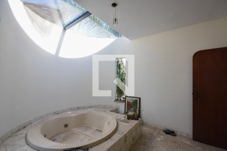 Casa para alugar com 750m², 4 quartos e 5 vagas Casa para alugar com 750m², 4 quartos e 5 vagasBanheiro suíte 1