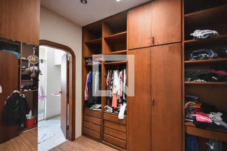 Casa para alugar com 750m², 4 quartos e 5 vagas Casa para alugar com 750m², 4 quartos e 5 vagasArmário da suíte 3