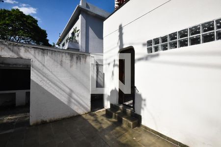 Casa para alugar com 750m², 4 quartos e 5 vagas Casa para alugar com 750m², 4 quartos e 5 vagasÁrea de serviço